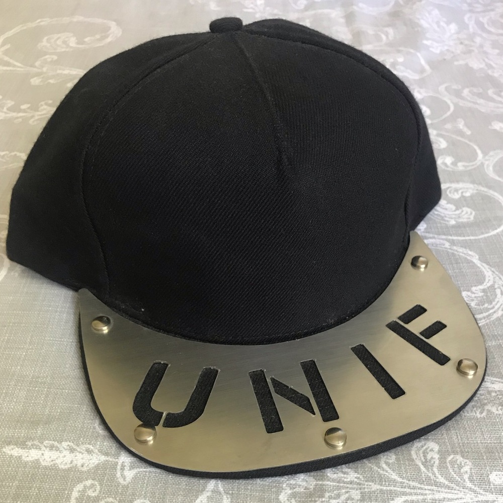 UNIF metal-brim snapback hat